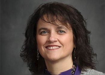 photo of Tammy Perez presenting to new students