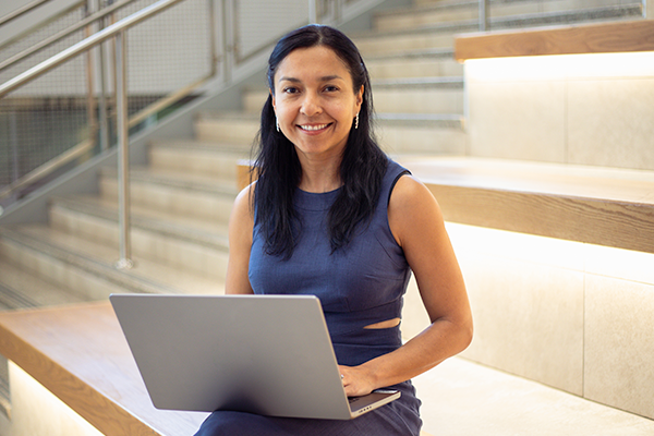 Luli a female student on her laptop