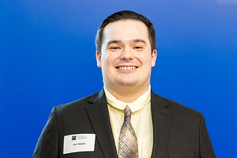 Alex Midkiff Headshot