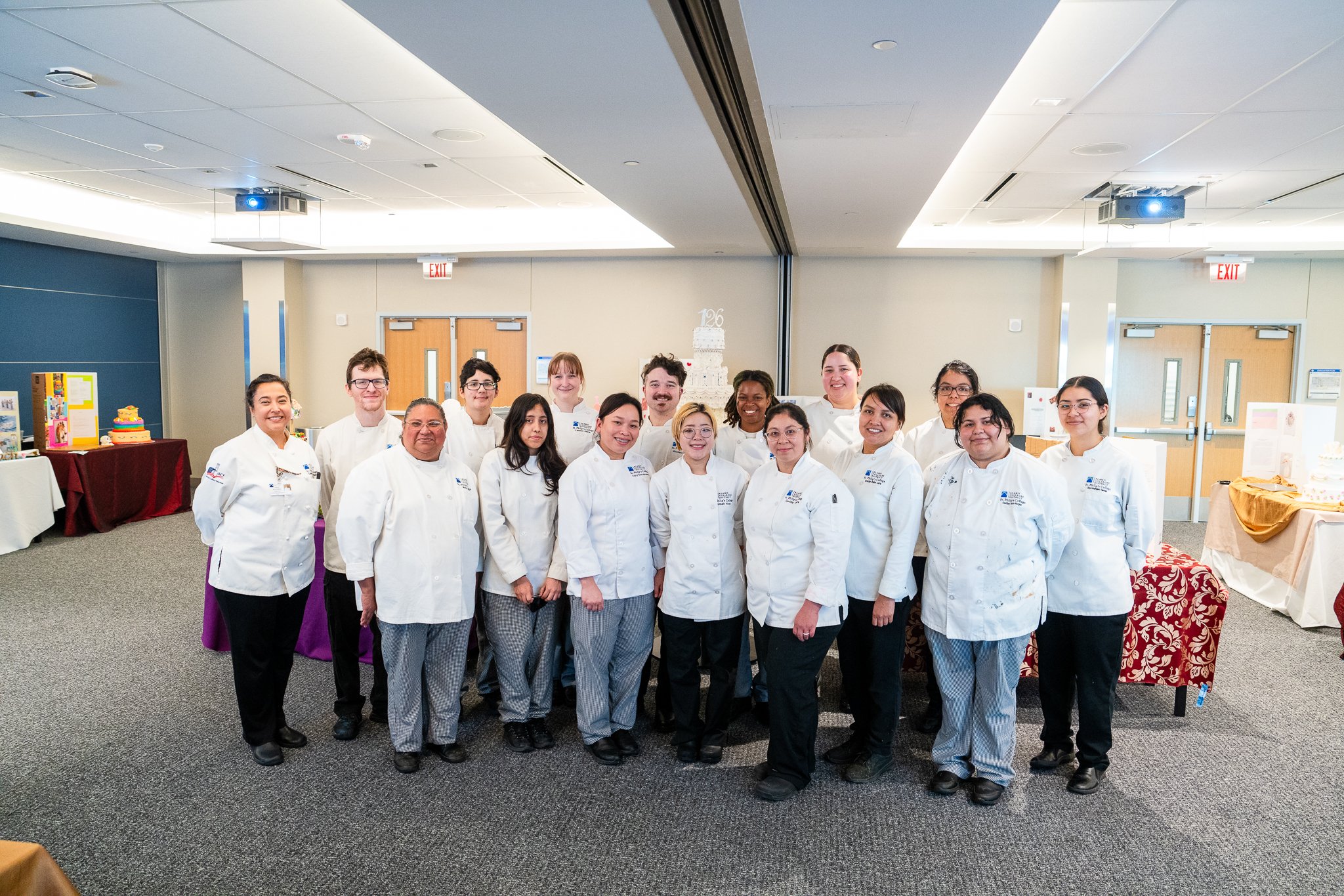 042324 Wedding Cake Showcase-002.jpg