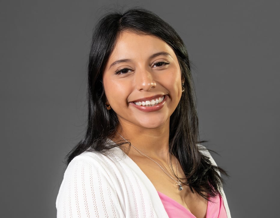 051826-GradSpotlight-Desaray-932x727.jpg