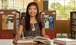 Resources NVC Student in the Library