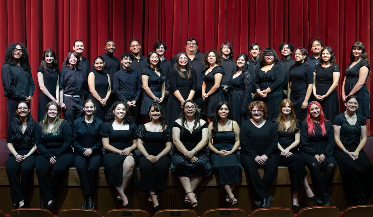 350x600 Choir S26.jpg